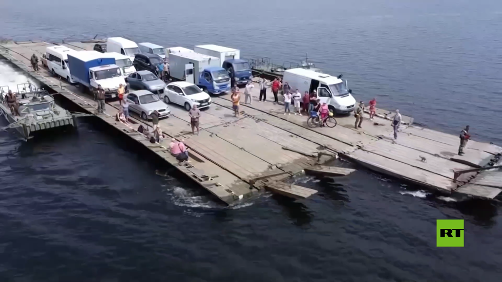 تشييد جسر عائم لعبور نهر دنيبر في مقاطعة خيرسون