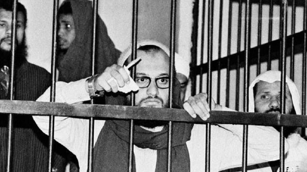 أيمن الظواهري.. من جراح إلى زعيم تنظيم