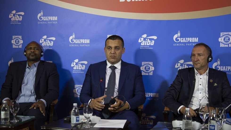 الروسي عمر كريمليف رئيس الاتحاد الدولي للملاكمة يصل القاهرة