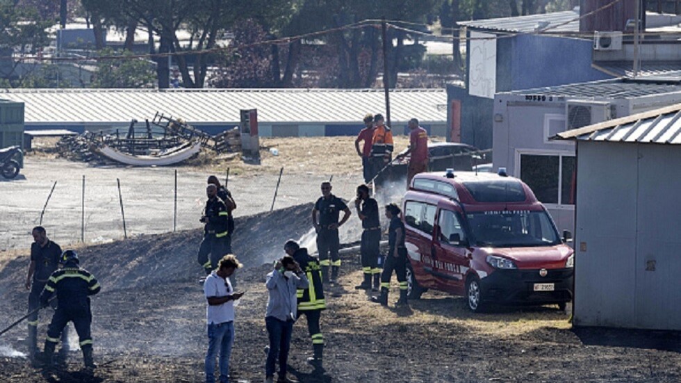 إيطاليا.. حريق في مدينة السينما الشهيرة في روما (فيديو)