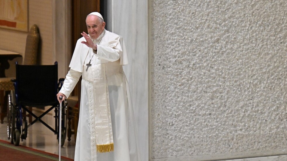 البابا فرنسيس يأمل في ولادة جديدة للبنان