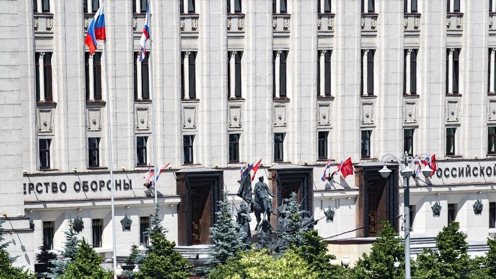 قوات كييف تنشر راجمات صواريخ ومدفعية في كلية الطب بمدينة أرتيموفسك