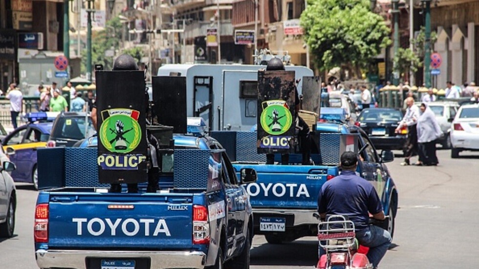 مصر.. القبض على متسولة باعت طفلتها لسيدة سودانية بـ7 آلاف جنيه