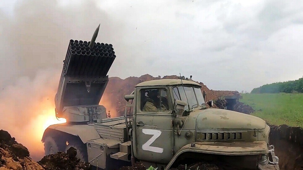 مراسلنا: بدء معركة تحرير مدينة سوليدار في دونيتسك الشعبية (فيديو)