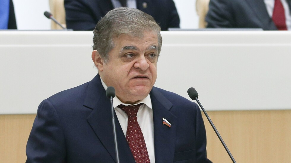 سيناتور روسي: الولايات المتحدة تحاول تبرئة نفسها وأوكرانيا من ما حدث للأسرى في يلينوفكا