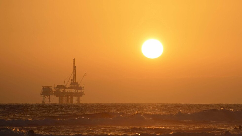 برميل النفط الأمريكي يسجل أدنى مستوى منذ 21 فبراير 2022