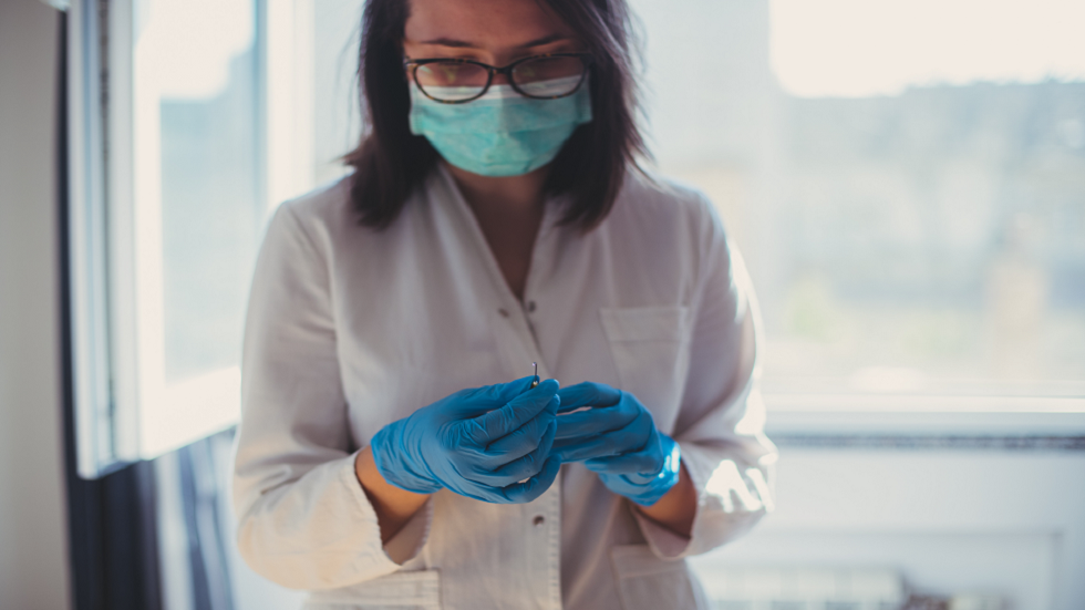 حقنة فيروس الورم الحليمي البشري قد تقي النساء من الإصابة بالسرطان!