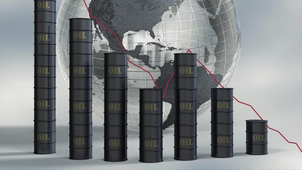 رويترز: السعودية والإمارات تدخران طاقة إنتاج نفط فائضة لأزمة محتملة في الشتاء