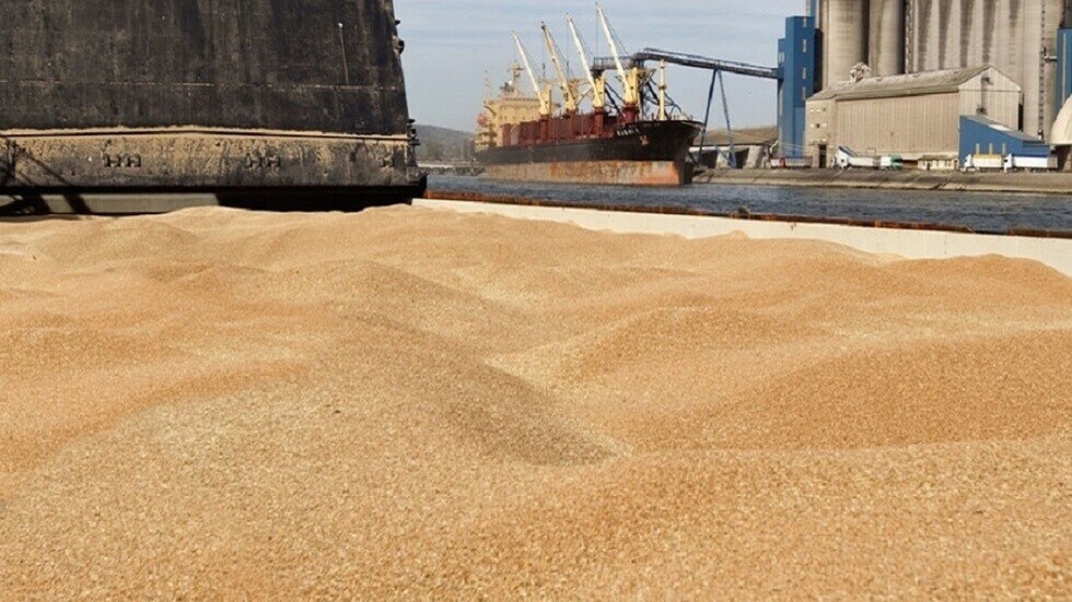 وزير الدفاع التركي: إبحار 3 سفن من الموانئ الأوكرانية غدا