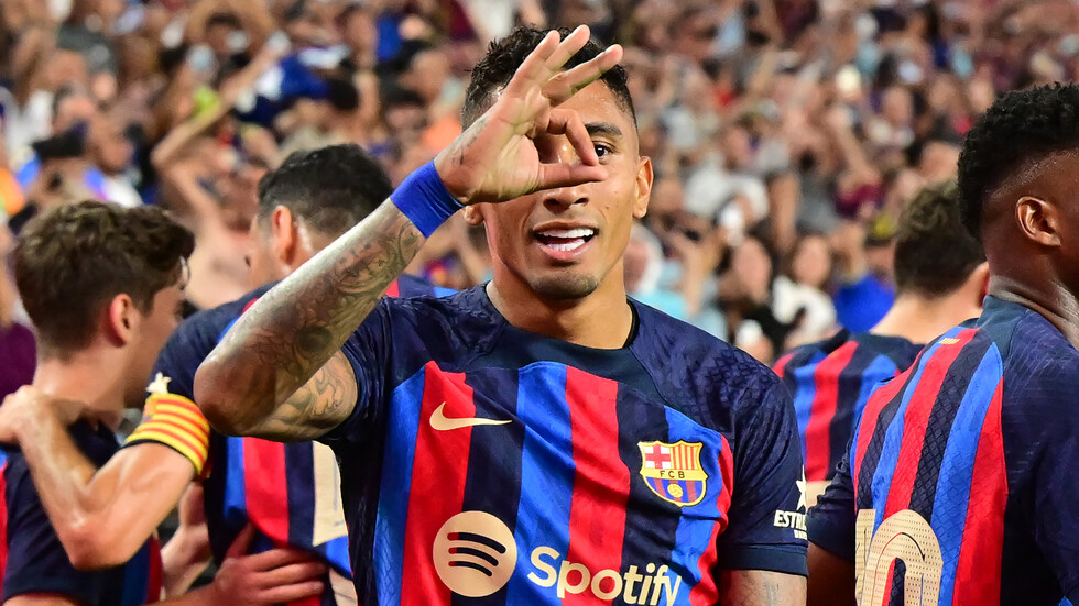 مالك ليدز يهدد برشلونة بقضية رأي عام عالمية بسبب رافينيا