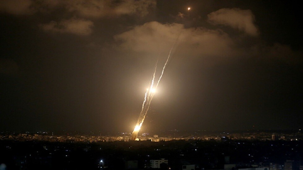 قصف صاروخي للفصائل الفلسطينية على إسرائيل ردا مقتل 10 فلسطينيين في غارات على غزة بينهم الجعبري