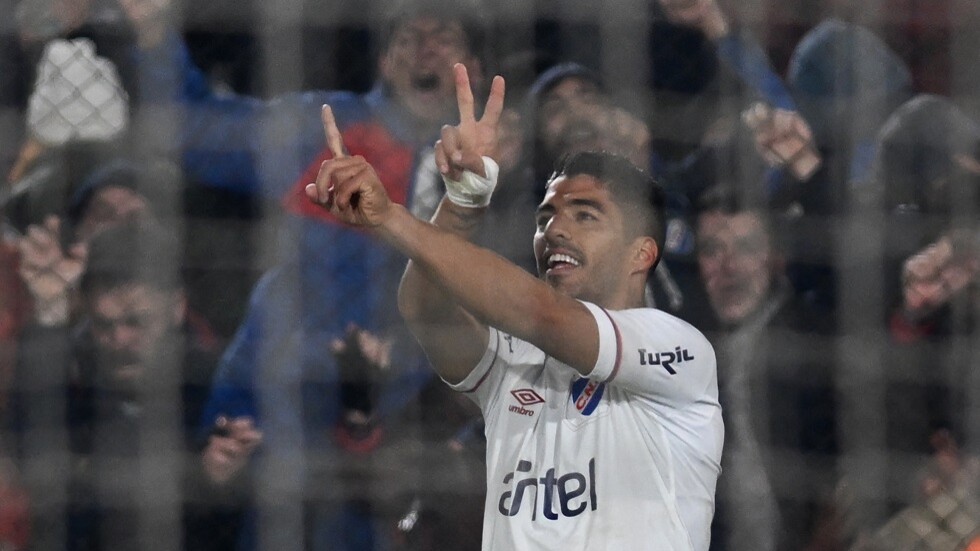 هدف بعد 16 عاما.. سواريز يسجل باكورة أهدافه عقب العودة للدوري الأوروغواياني (فيديو)