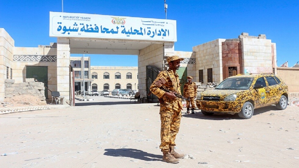 محافظ شبوة يقيل قيادات أمنية على خلفية أحداث مدينة عتق