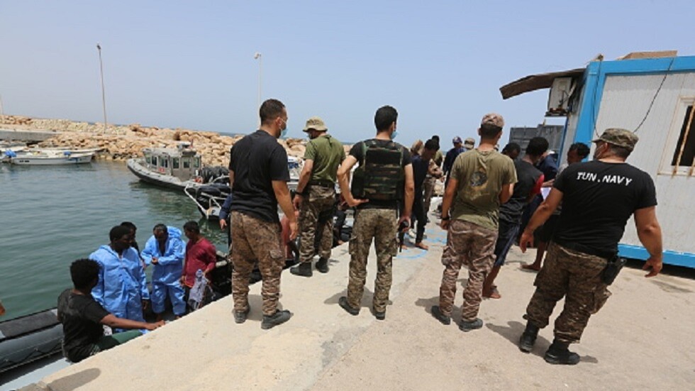 تونس.. خفر السواحل ينقذ 255 مهاجرا