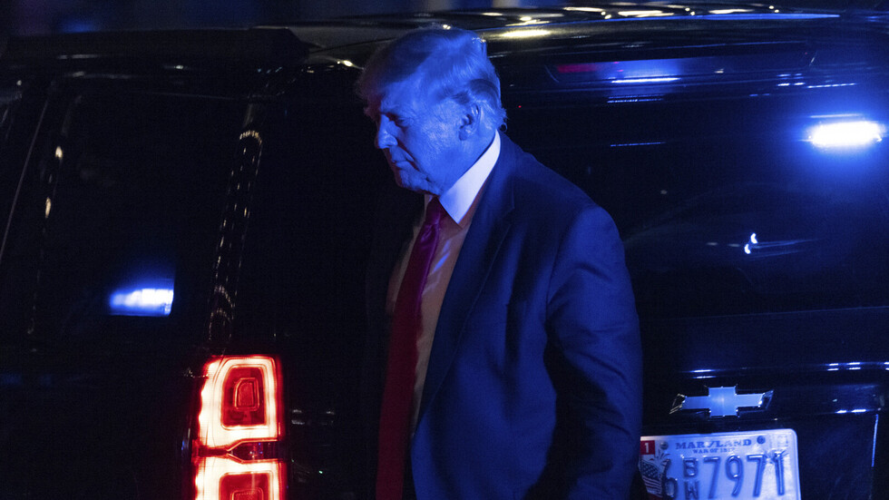 ترامب مؤكدا أنه سيخضع للاستجواب في تحقيق بشأن عقاراته: "هذه جمهورية الموز"