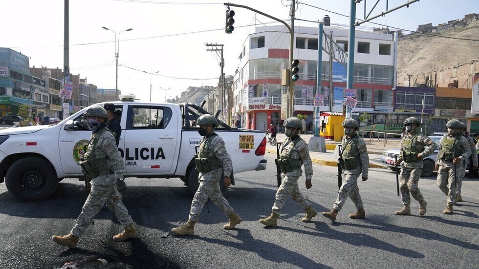 بعد أن فتشت الشرطة القصر الرئاسي بحثا عنها.. شقيقة زوجة رئيس البيرو تسلم نفسها للقضاء