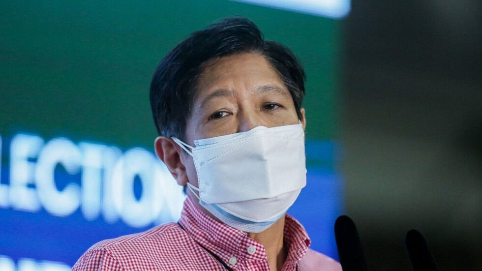 الرئيس الفلبيني يهدد بطرد المسؤولين بسبب فوضى نقص السكر