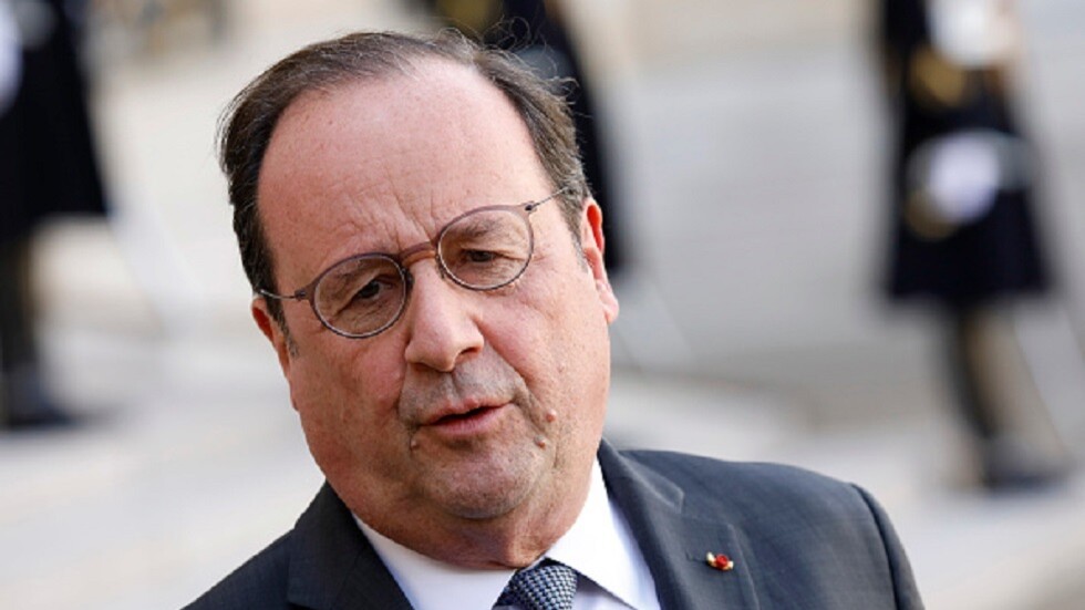 هولاند يدافع عن الجزائر وينتقد تقليص التأشيرات