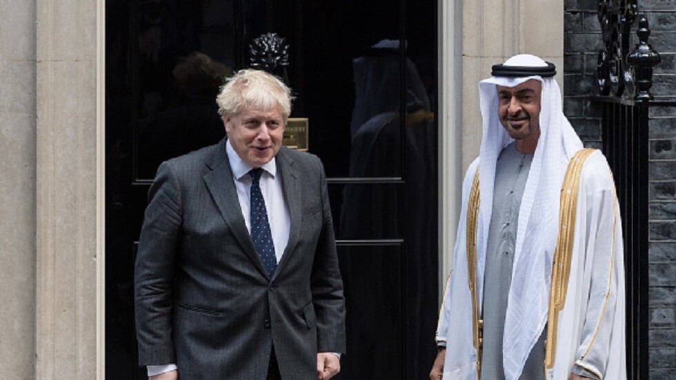 محمد بن زايد يبحث مع جونسون تداعيات الحرب في أوكرانيا