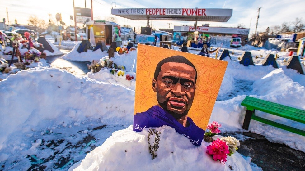 8 ضباط حراسة "ملونين" في قضية فلويد يحصلون على 1.5 مليون دولار كتعويض