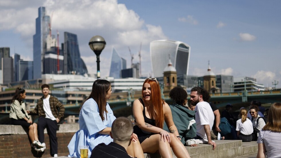 بعد تحذيرات الجفاف بريطانيا تستعد للعواصف الرعدية