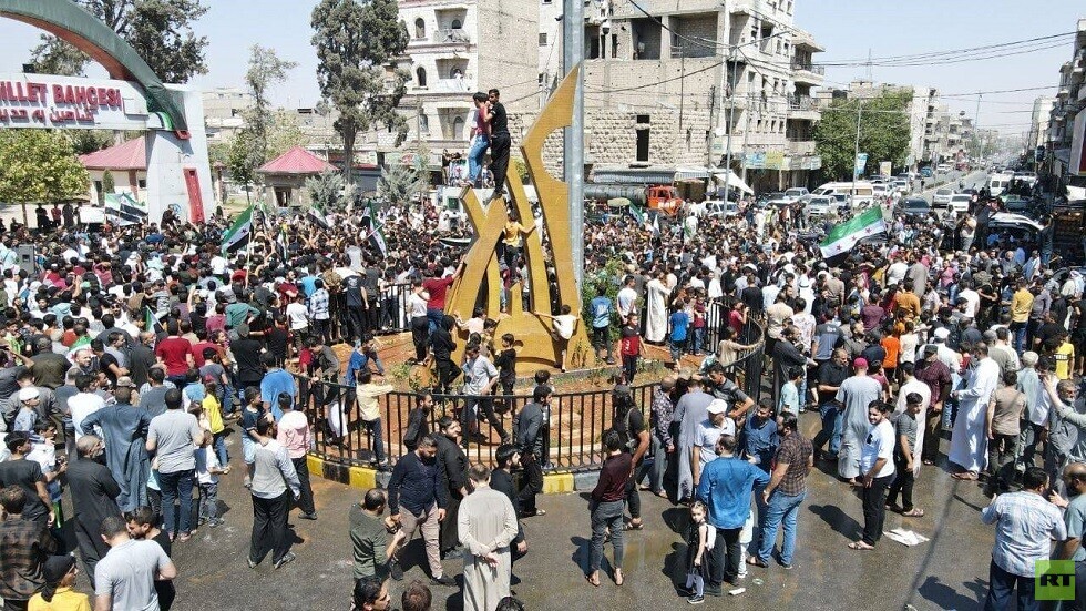 تظاهرات حاشدة في شمال سوريا تنديدا بتصريحات تشاووش أوغلو (صور)