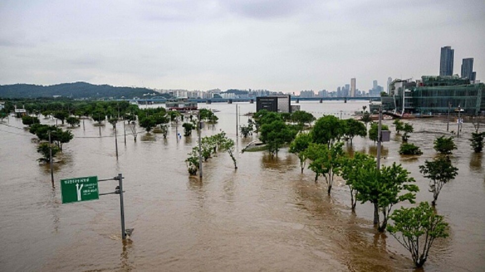 كوريا الجنوبية.. مصرع 13 شخصا وتشريد أكثر من 1400 بسبب الأمطار الغزيرة (فيديو)