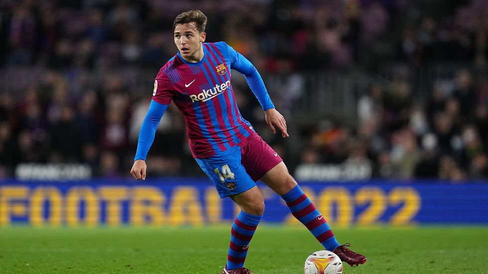 رسميا.. برشلونة يمدد عقد لاعبه نيكو غونزاليس