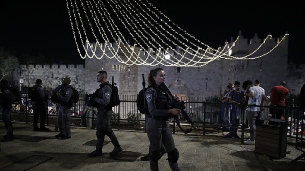 مراسلة RT: إصابة 10 أشخاص بينهم 3 حالتهم خطرة بإطلاق نار على حافلة إسرائيلية في القدس (فيديو)