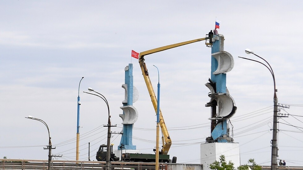 قوات أوكرانيا تستهدف خيرسون بقصف صاروخي شديد