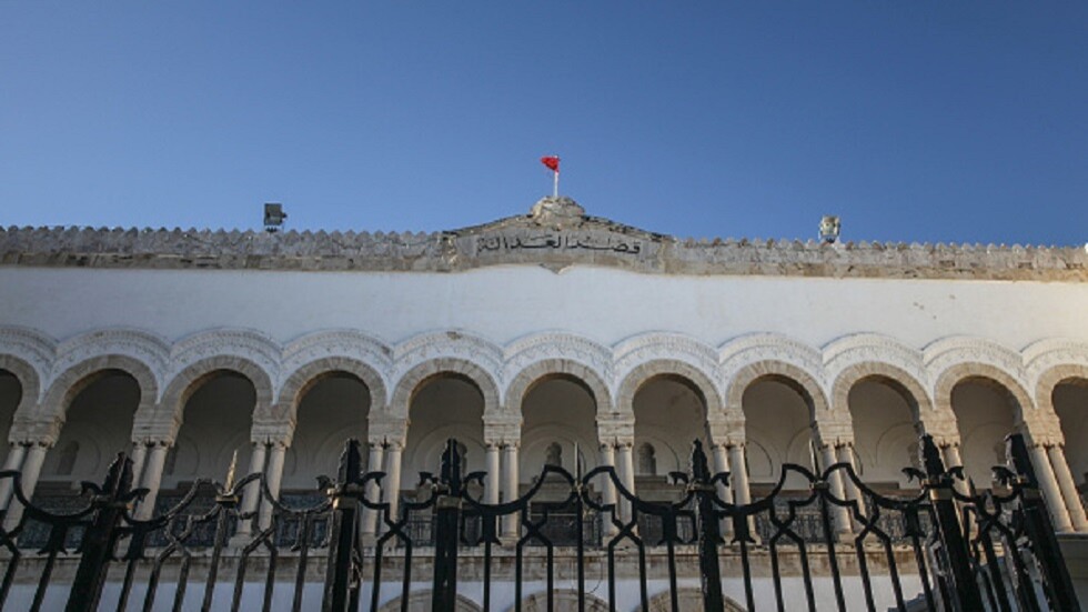 تونس.. تتبعات جزائية ضد القضاة المعفيين والقاضي عفيف الجعيدي يرد على وزارة العدل