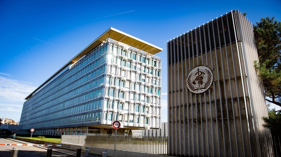 الصحة العالمية تعلن انخفاض إصابات ووفيات كورونا عالميا