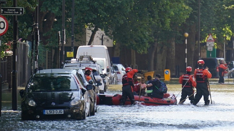 بعد الجفاف.. تحذيرات من فيضانات خطرة في بريطانيا