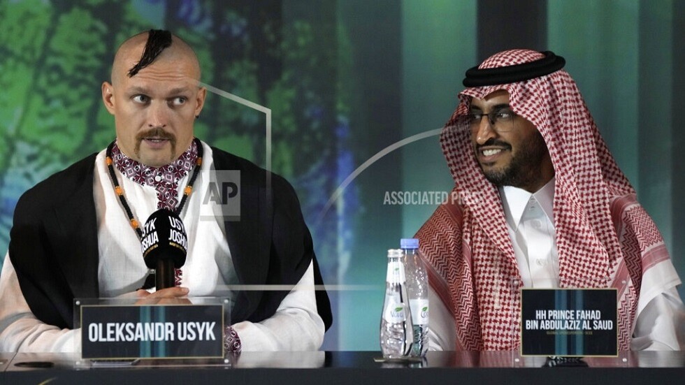 الأوكراني أوسيك بطل العالم للملاكمة للوزن الثقيل: المال لا يحفزني