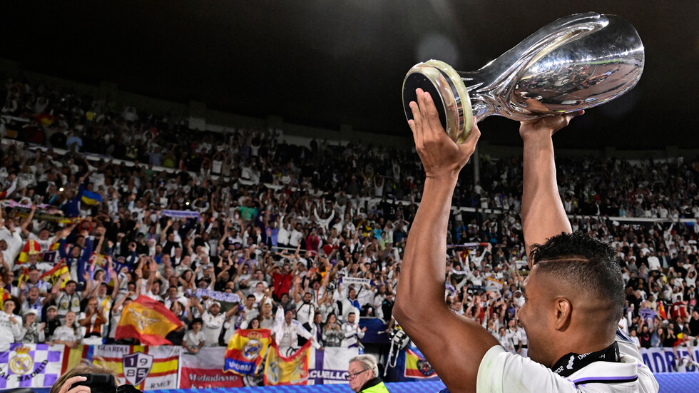 راتب خيالي يقرب نجم ريال مدريد من مانشستر يونايتد