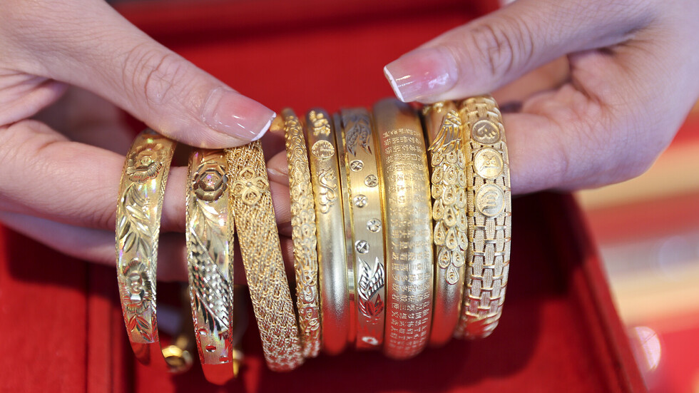 تراجع أسعار الذهب مع ارتفاع الدولار