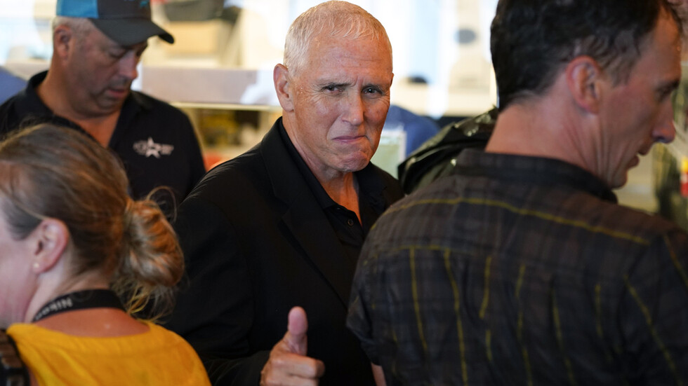 نائب ترامب السابق ينفي حيازة أي مستندات سرية