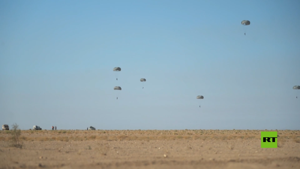 الفريق الروسي ينفذ إنزالا جماعيا ضمن مسابقة "الفصيلة المحمولة جوا" في الجزائر