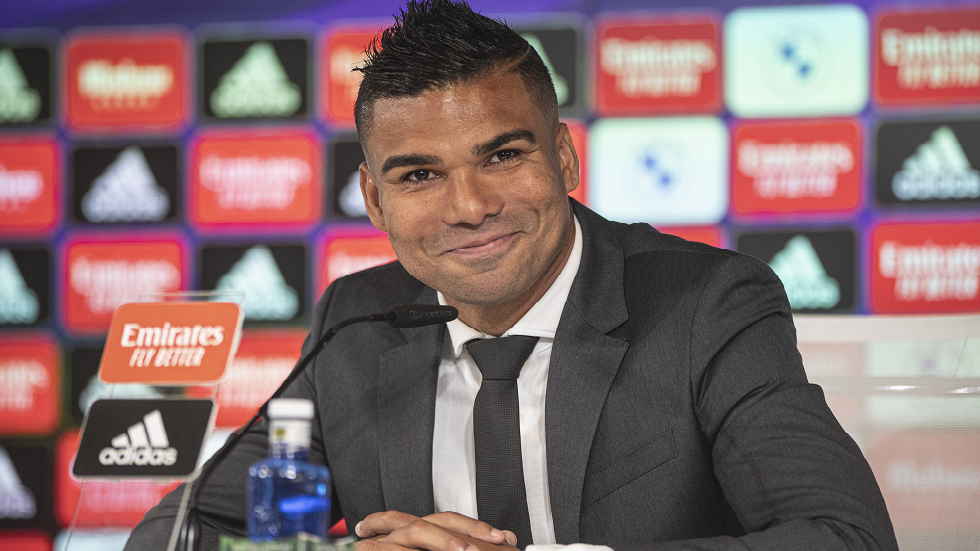 بعد انضمامه إلى مانشستر يونايتد.. كاسيميرو يناشد رونالدو