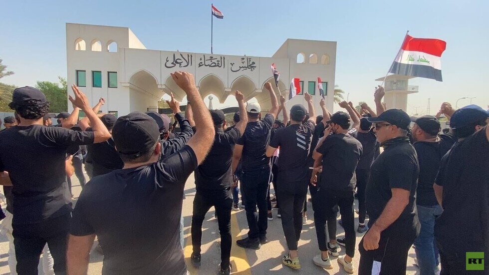 أتباع الصدر يبدأون اعتصاما أمام مبنى مجلس القضاء الأعلى العراقي (فيديو + صور)