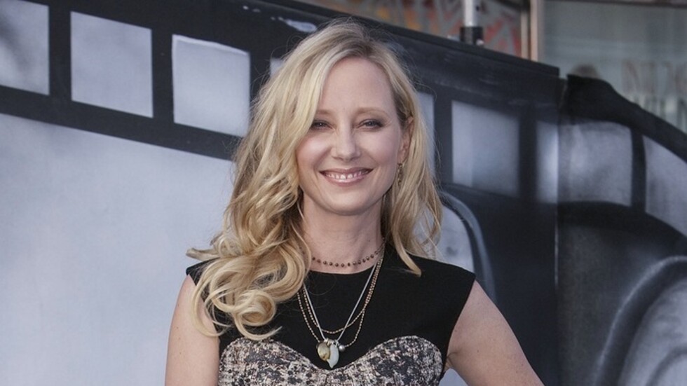 حرق جثمان النجمة أن هيشي ودفن رفاتها في مقبرة نجوم هوليوود