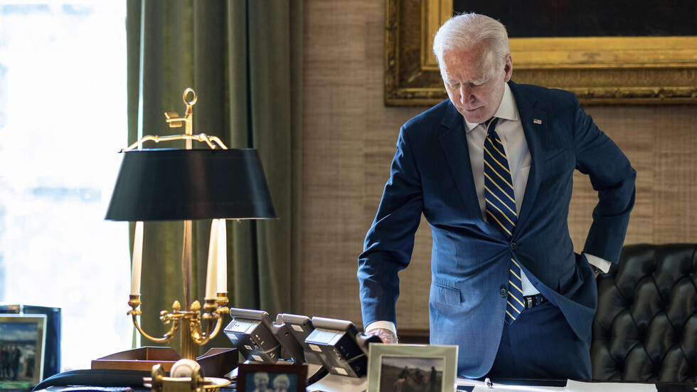 بايدن يتصل بزيلينسكي الخميس لبحث المساعدة العسكرية لأوكرانيا