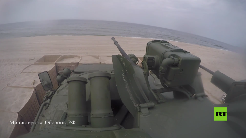 لقطات من المرحلة النهائية لمسابقة "الإنزال البحري" في كالينينغراد