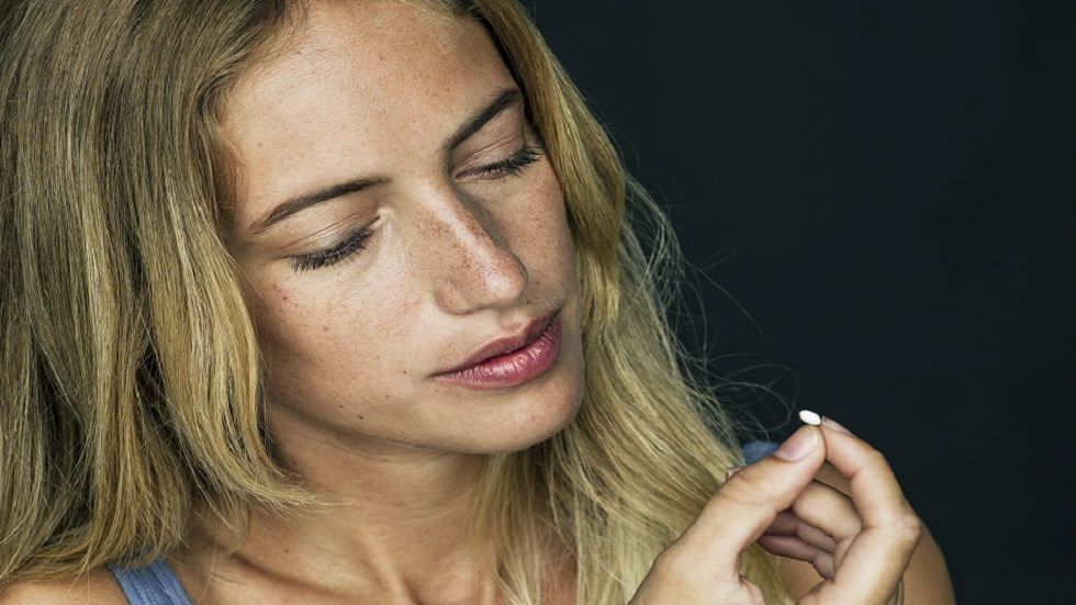 هل تغيّر أقراص منع الحمل من سلوك المرأة؟ .. إليكم ما يقوله العلم!