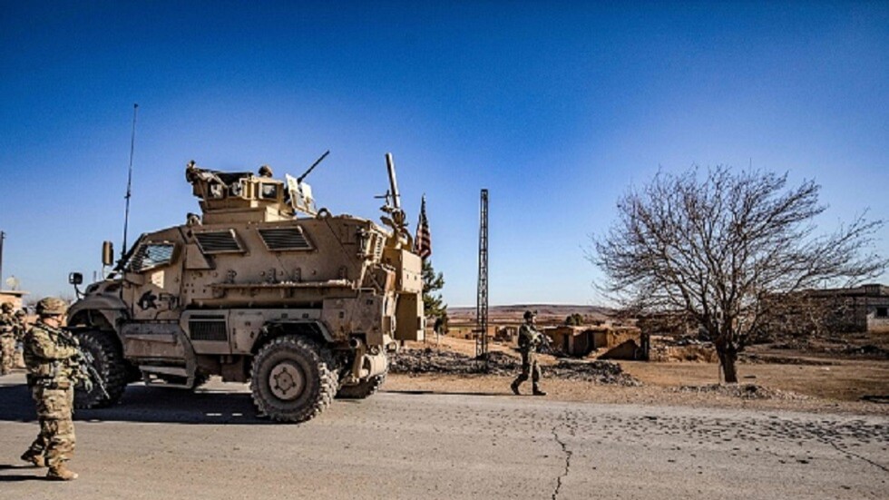 "سبوتنيك": هجوم يستهدف القاعدة الأمريكية في حقل العمر النفطي شرقي سوريا