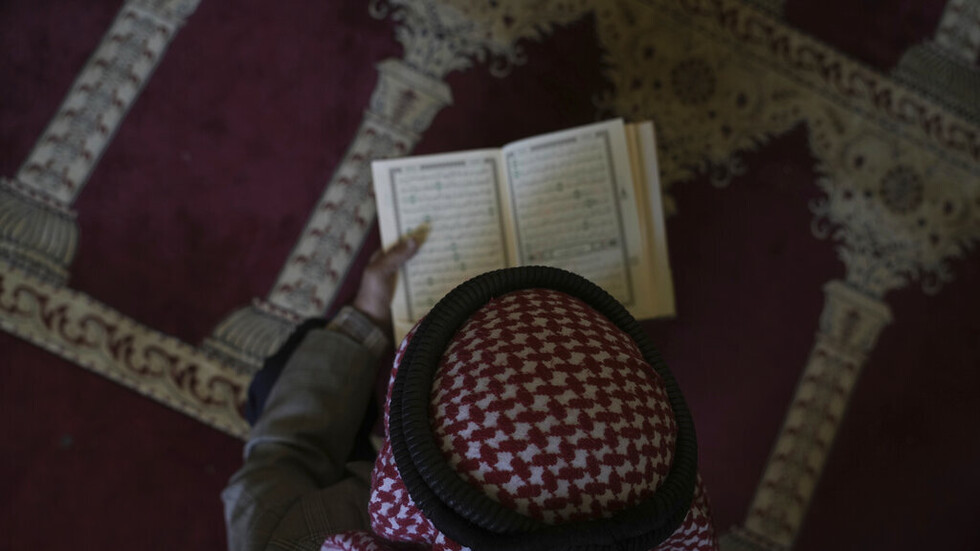 جدل بعد تغريدة حول سورتي "الفلق والناس"