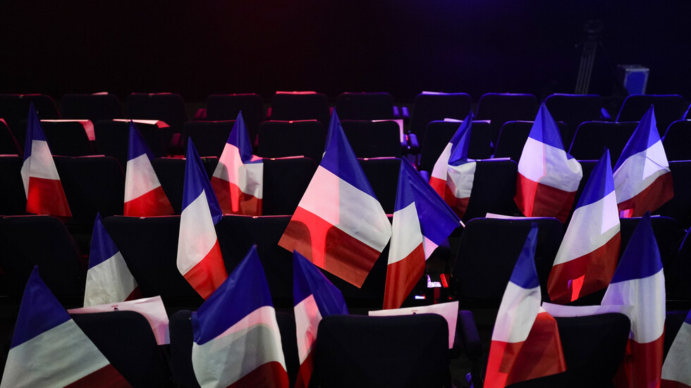 بمياه الصرف الصحي.. مسؤول فرنسي يدين تلويث بريطانيا لبحر المانش