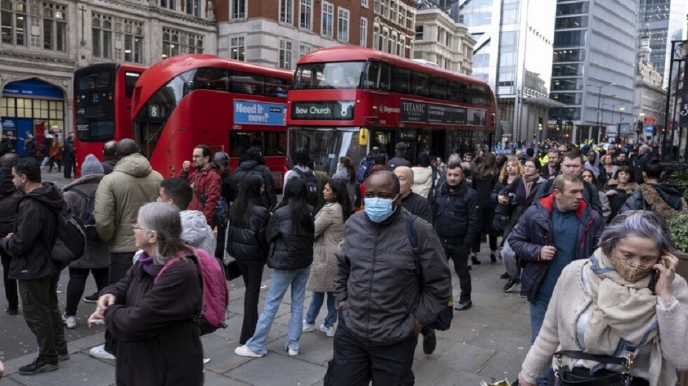 "التايمز": تراجع نسبة البريطانيين المؤيدين للعقوبات ضد روسيا على وقع غلاء المعيشة