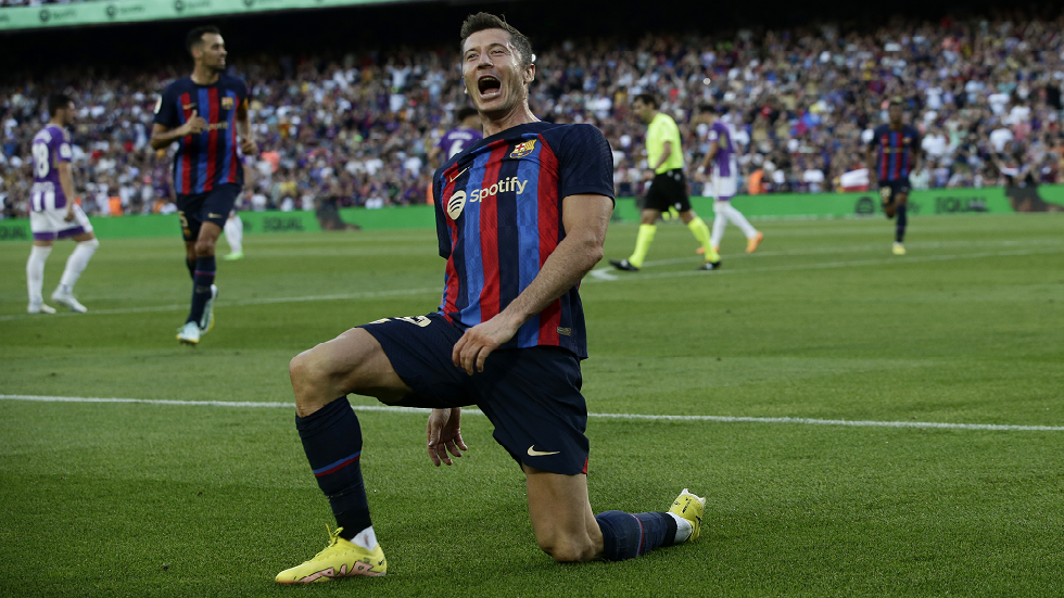 ليفاندوفسكي يسجل هدفا عالميا بالكعب (فيديو)