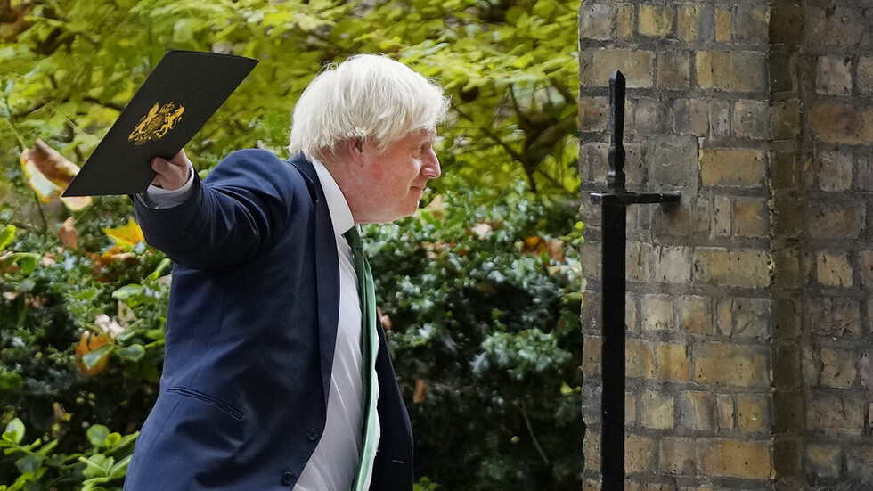 بريطانيون يشكون: جونسون أرسلنا إلى "الجحيم"